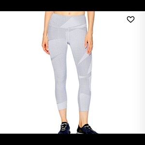 Under Armour Women's Breathelux Jacquard Crop